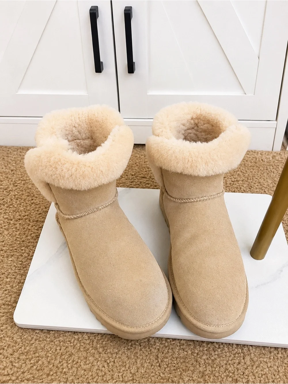 UGG Classic Mini II Chestnut Suede Sheepskin Boots Women’s Size 8